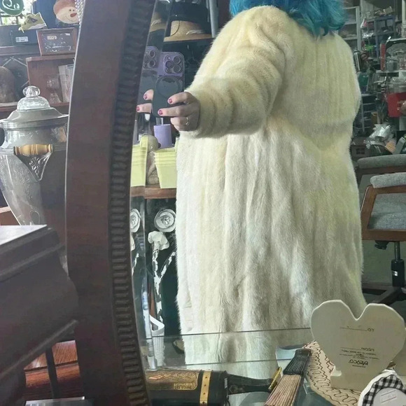 Real minx coat. Trench. White cream color - Picture 3 of 5
